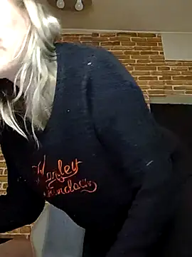 Snapshot of _Horny_milf_ chatting on February 24, 2025, 6:16 am Horny milf online show from February 24, 2025, 6:16 am
