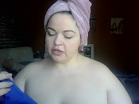 cute  cherry online show from February 10, 2026, 12:31 pm