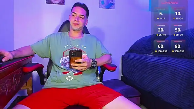 Alex smith00 online show from December 4, 2024, 11:02 pm