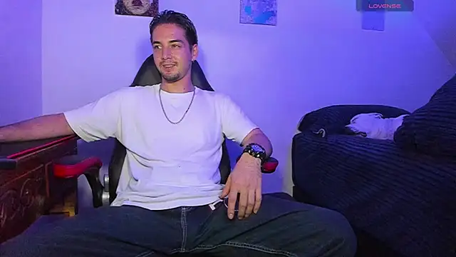 Alex smith00 online show from January 13, 2025, 1:45 am