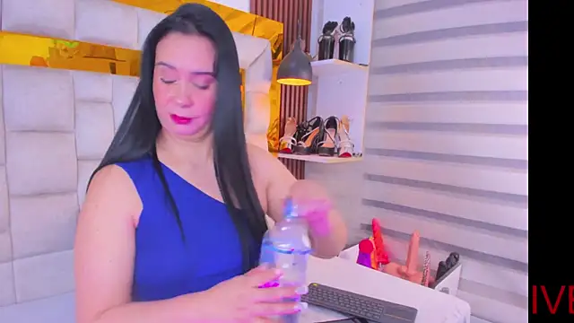 bigass monic online show from September 18, 2025, 3:30 am