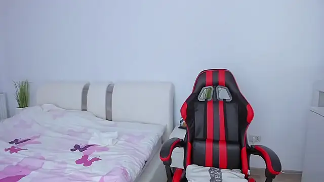 itsmekarina online show from December 18, 2025, 4:57 pm