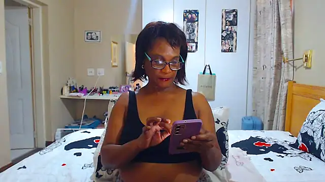 Snapshot of Hotgrannyx chatting on February 26, 2025, 6:26 am Hotgrannyx online show from February 26, 2025, 6:26 am