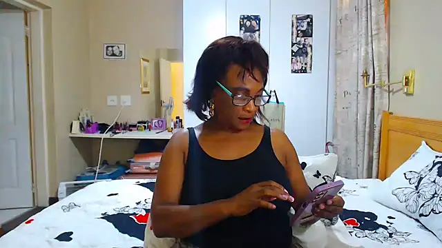 Snapshot of Hotgrannyx chatting on March 8, 2025, 8:11 am Hotgrannyx online show from March 8, 2025, 8:11 am