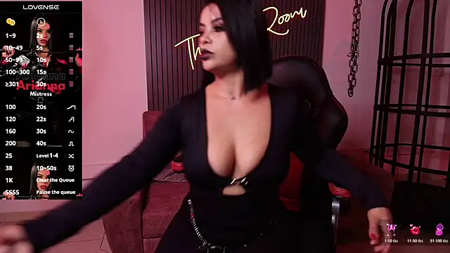 arianna smith  online show from November 12, 2025, 7:46 pm