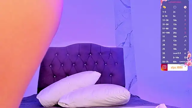 alysson 18 online show from October 27, 2025, 2:43 pm