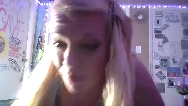 Snapshot of marilyn420 chatting on May 3, 2026, 4:51 am marilyn420 online show from May 3, 2026, 4:51 am