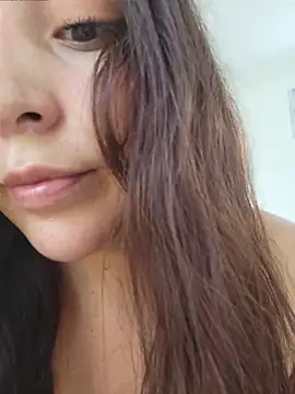 VickyHoult online show from May 17, 2026, 7:32 pm