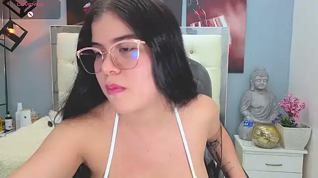 Snapshot of pearl_weet chatting on December 5, 2025, 6:26 pm pearl weet online show from December 5, 2025, 6:26 pm