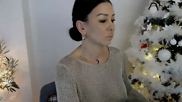 Snapshot of Xentthia chatting on December 16, 2025, 2:44 pm Xentthia online show from December 16, 2025, 2:44 pm