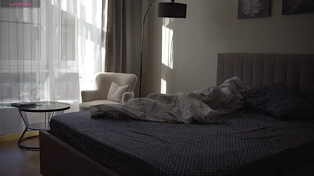 Danielle Thomas online show from September 25, 2025, 8:18 am