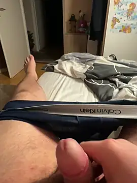 Snapshot of Tomi2244 chatting on February 1, 2026, 8:18 pm Tomi2244 online show from February 1, 2026, 8:18 pm