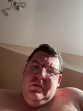 Snapshot of Tomi2244 chatting on March 11, 2026, 2:34 pm Tomi2244 online show from March 11, 2026, 2:34 pm