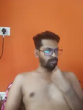 arhan3043 online show from October 13, 2025, 10:37 am