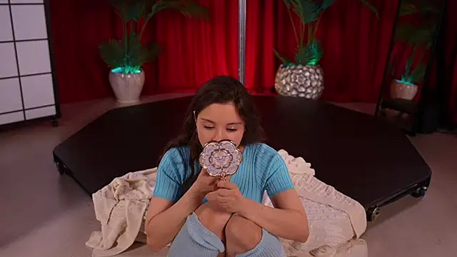 Snapshot of KittyCaitlin chatting on November 13, 2025, 7:13 pm KittyCaitlin online show from November 13, 2025, 7:13 pm