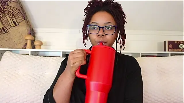 -khayaparker online show from February 4, 2026, 8:25 pm