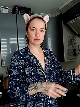 LazyTanukii online show from October 5, 2025, 6:56 am