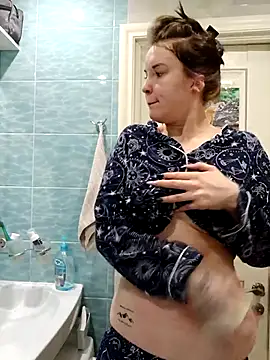 LazyTanukii online show from November 3, 2025, 6:47 am