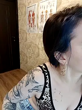 LazyTanukii online show from November 7, 2025, 6:46 am