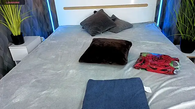 CharmedDoll online show from April 21, 2026, 12:33 pm