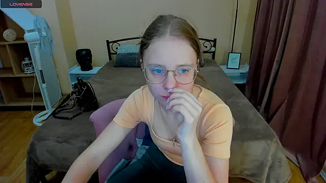 CharmedDoll online show from June 20, 2026, 12:19 pm