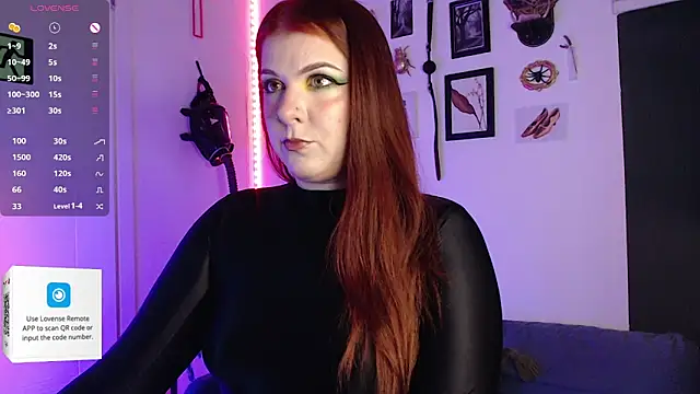 auroralatexprincess online show from October 16, 2025, 6:42 pm
