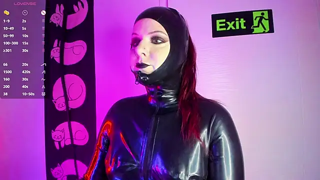 auroralatexprincess online show from November 25, 2025, 7:58 pm