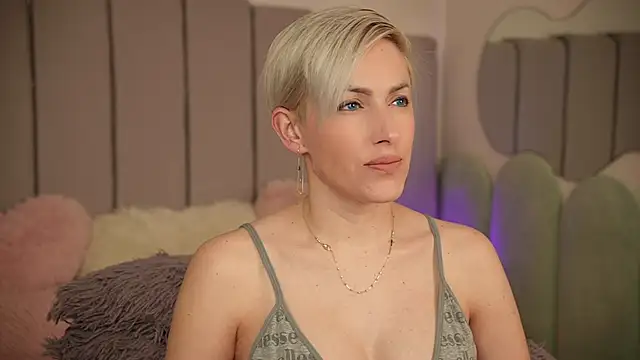 VickySecret96 online show from March 2, 2025, 5:58 pm