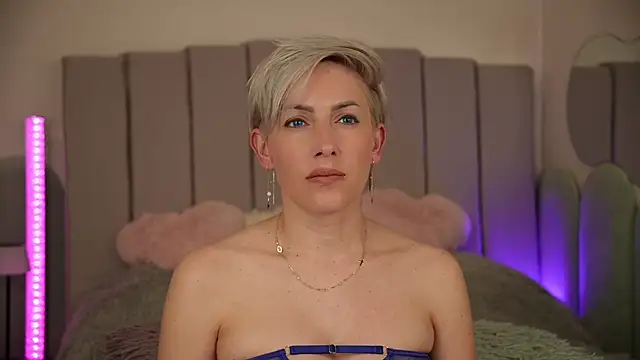 VickySecret96 online show from March 13, 2025, 6:12 pm