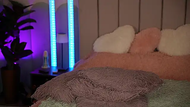 VickySecret96 online show from February 5, 2026, 6:01 pm