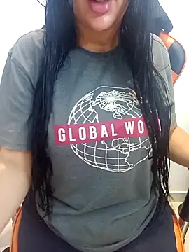 Snapshot of Queen_sousou chatting on October 7, 2025, 9:45 pm Queen sousou online show from October 7, 2025, 9:45 pm