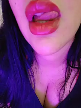 Snapshot of Queen_sousou chatting on July 10, 2026, 12:37 am Queen sousou online show from July 10, 2026, 12:37 am