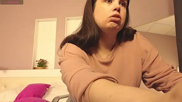 BattyMoll online show from February 5, 2025, 11:02 am