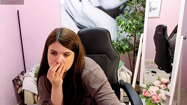 BattyMoll online show from April 5, 2026, 3:42 pm