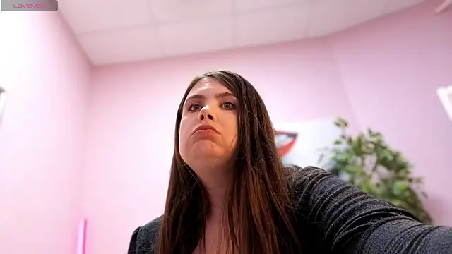 BattyMoll online show from April 10, 2026, 3:50 pm