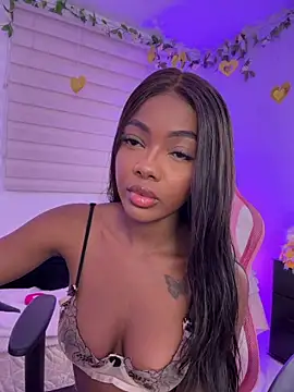 Snapshot of Vane_Rossee chatting on May 12, 2026, 11:24 pm Vane Rossee online show from May 12, 2026, 11:24 pm