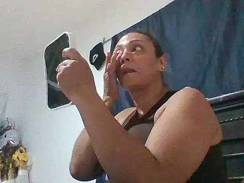 Snapshot of HallyGirlHot chatting on August 3, 2026, 4:33 pm HallyGirlHot online show from August 3, 2026, 4:33 pm