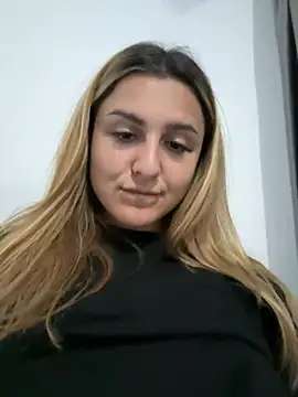 NicolePlay online show from April 17, 2026, 8:01 pm