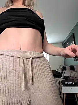 NaomiAndFriends online show from October 17, 2025, 11:46 am