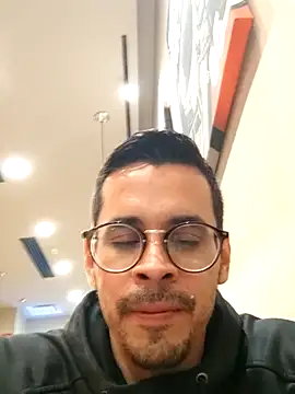 Snapshot of towers_j chatting on March 22, 2025, 1:43 am towers j online show from March 22, 2025, 1:43 am