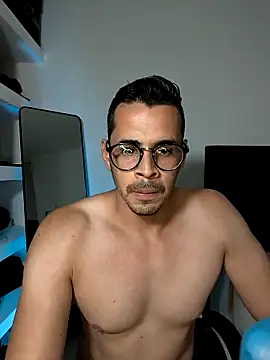 Snapshot of towers_j chatting on September 25, 2025, 11:30 pm towers j online show from September 25, 2025, 11:30 pm