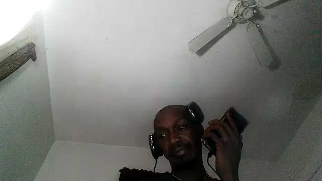 RinsingWood84 online show from March 6, 2025, 5:46 am