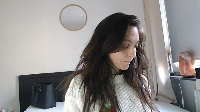 Snapshot of Katze22 chatting on January 3, 2025, 9:47 am Katze22 online show from January 3, 2025, 9:47 am