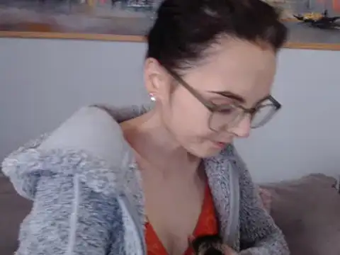 cleophee online show from February 6, 2025, 9:53 am