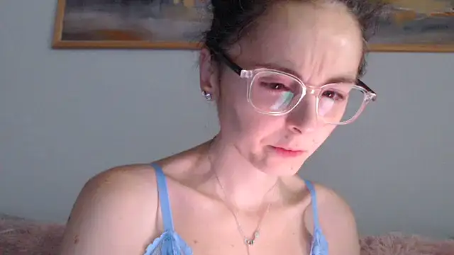 Snapshot of cleophee chatting on July 7, 2026, 6:47 am cleophee online show from July 7, 2026, 6:47 am
