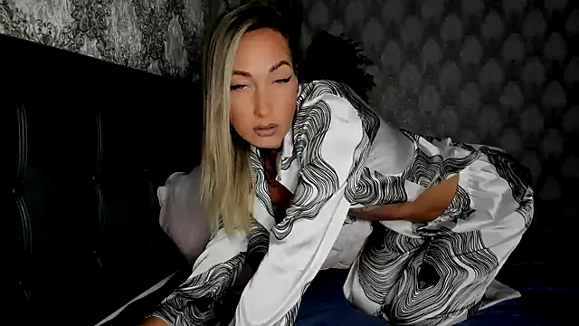 StarryHanna online show from February 18, 2025, 8:14 pm