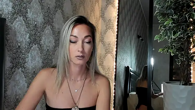 StarryHanna online show from February 28, 2025, 6:41 pm