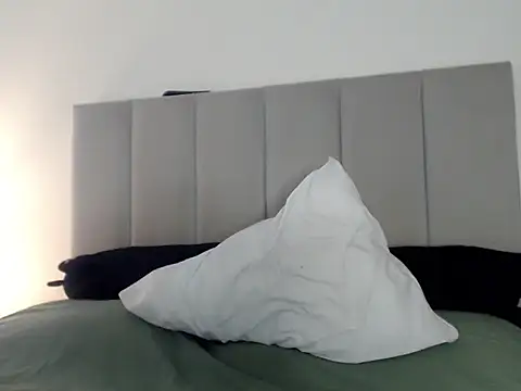 Aleska  Bell online show from December 13, 2025, 10:04 pm