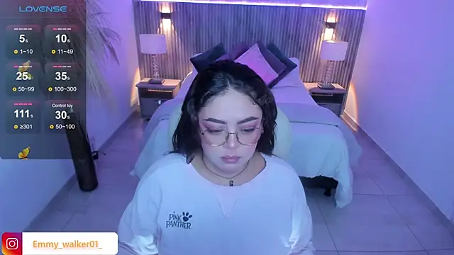 emmy walker online show from October 3, 2025, 11:07 am