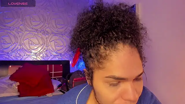 vennus1  online show from March 5, 2025, 1:39 pm